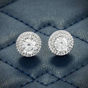 Diamond moissanite earring for men never been used